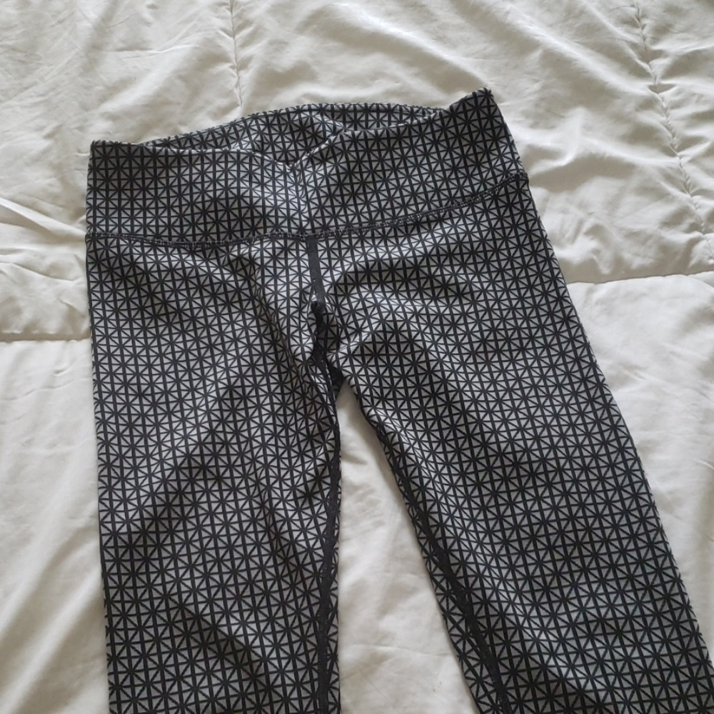 Lululemon wonder under